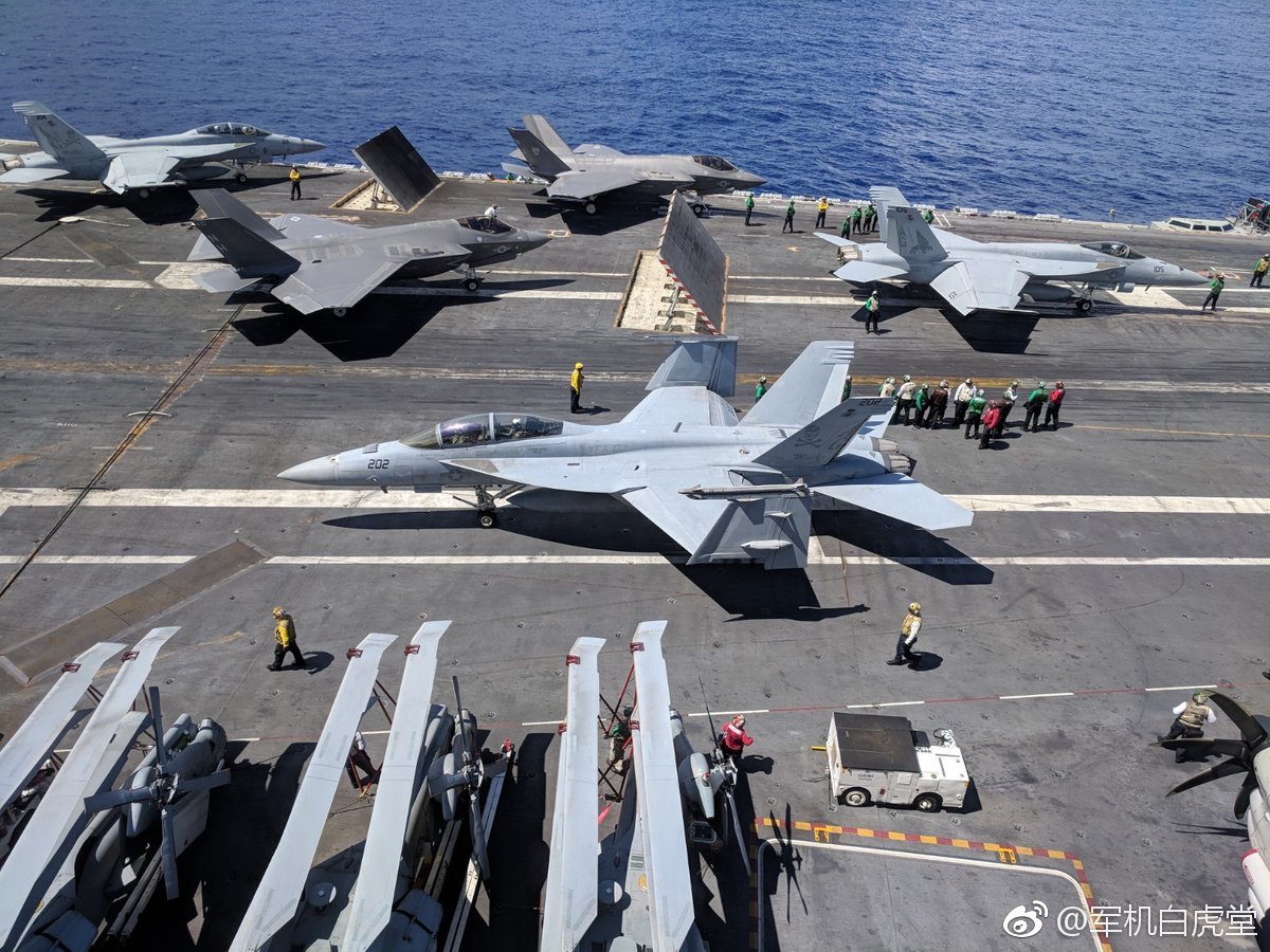 美军使用CVN72林肯号航空母舰弹射F35C航母