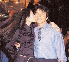 同样是娱乐圈知名女星，成龙示爱章子怡却打脸赵薇？