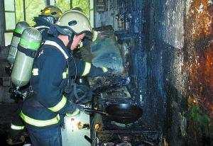 1岁宝宝半夜哭闹救了全家人,宝宝哭都是有原因