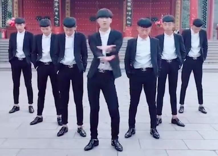 从碎花布到社会摇 东北社会人的选车标准却一