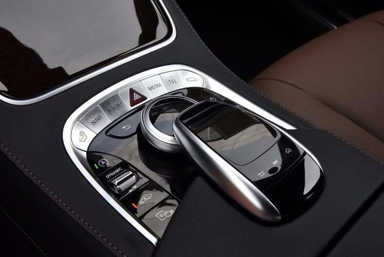 奔驰S换装2.0T发动机 降多少钱你能接受