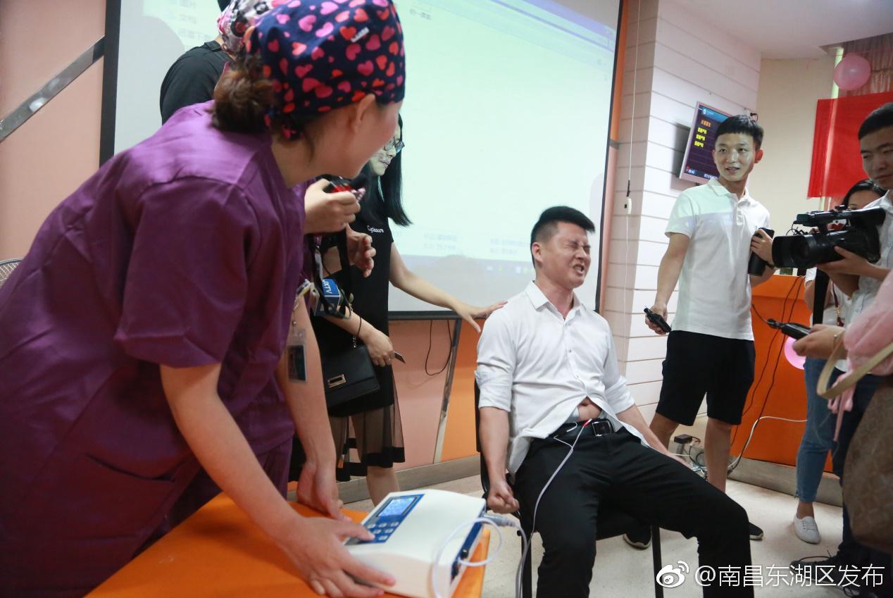 准爸爸体验分娩阵痛