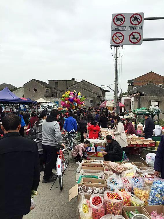 图片故事: 农村赶集, 一个即将消失的集市文化.