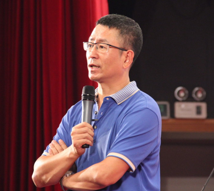 岩松一语说出真相,网友:应该让穷人的孩子去踢