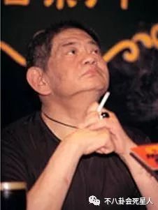 他是公认丑男却女友无数,女人身上花20亿,临终凄凉无一女友陪伴