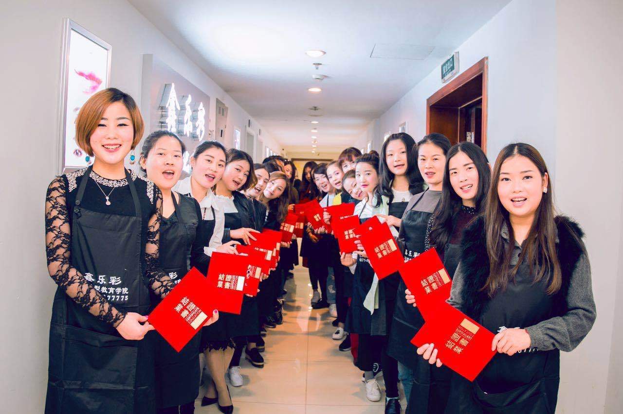 杭州美甲培训哪家好,鑫乐彩助你一臂之力