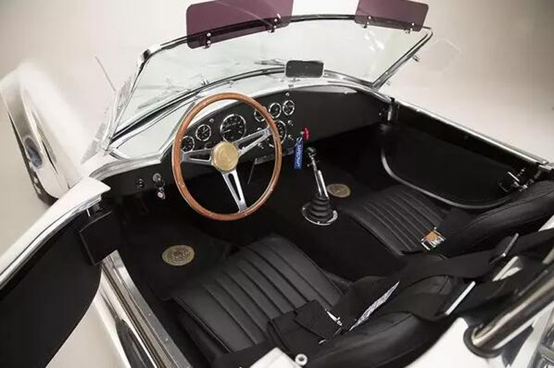 《西虹市首富》里,沈腾开的敞篷跑车,你知道是