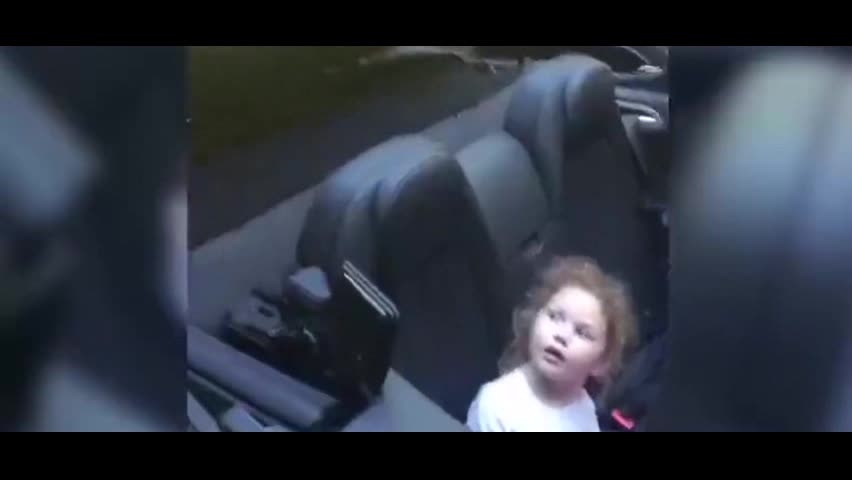 亲老爸系列，吓女儿，说敞篷车会吃人！！ 你这样很容易失去  ​