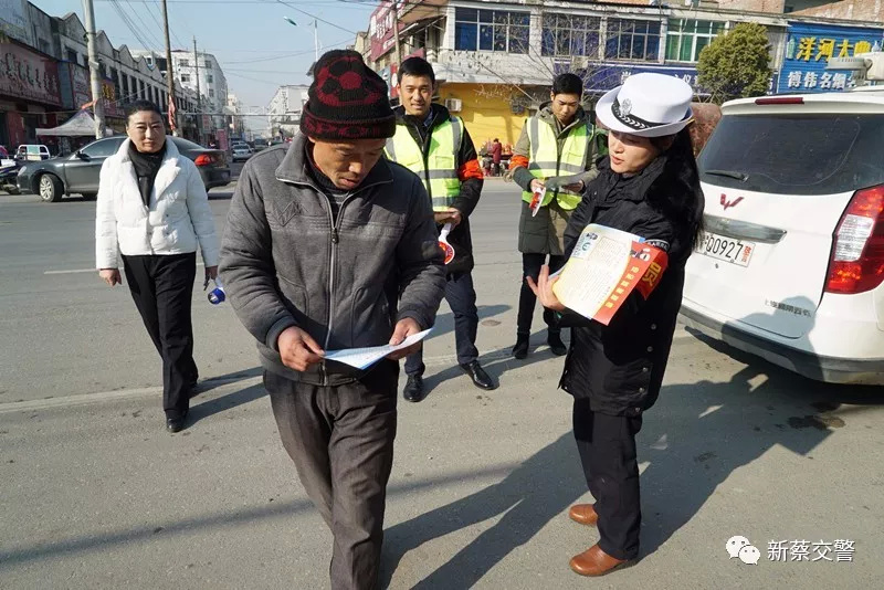新蔡交警积极参与农村交通安全宣传活动