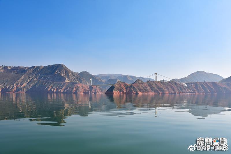 永靖县炳灵湖是甘肃省最大的人工淡水湖也就是刘家峡水库