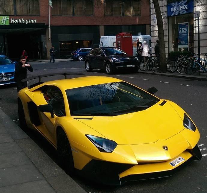 兰博基尼Aventador SV