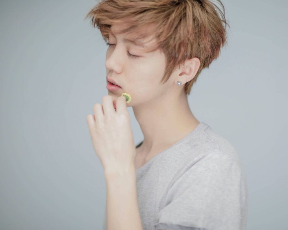 鹿晗的脸是崩了吗···