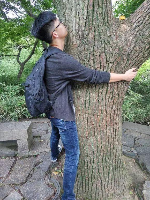 搞笑ps恶搞: 求大神p个滑稽表情在脸上, 妹子的表情也