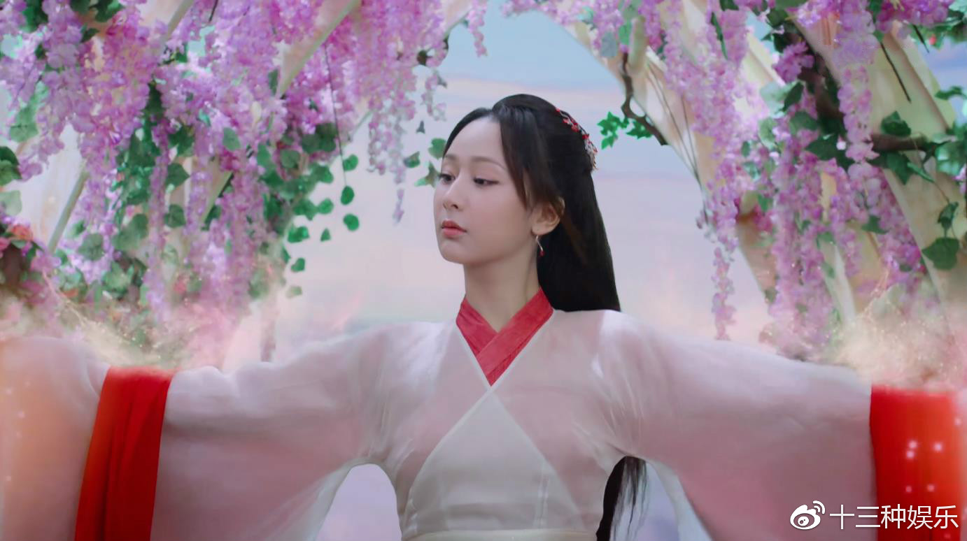 《香蜜沉沉烬如霜》杨紫自带特效属性,眼睛有血丝看得粉丝心疼