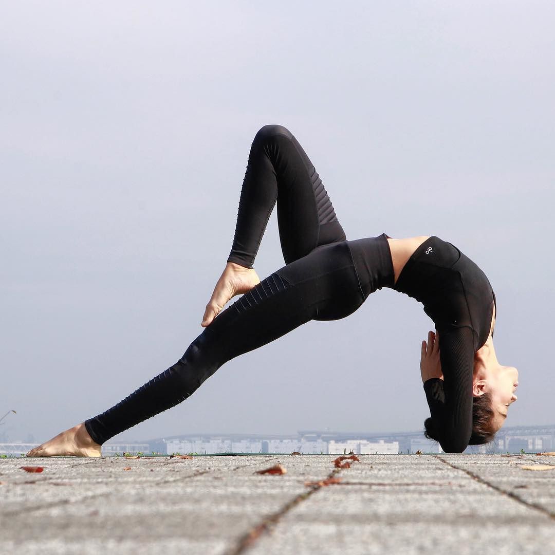 6式瑜伽幫你緩解吃撐的肚子 讓你吃再多也不拍胖!