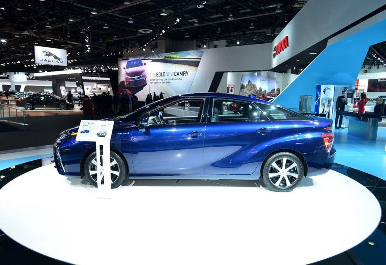 烧一滴油的卡罗拉,充电3分钟,至少跑500km,但