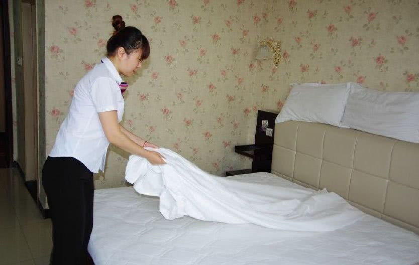 酒店凉晒在外面的内衣_阳台凉晒内衣内裤(3)