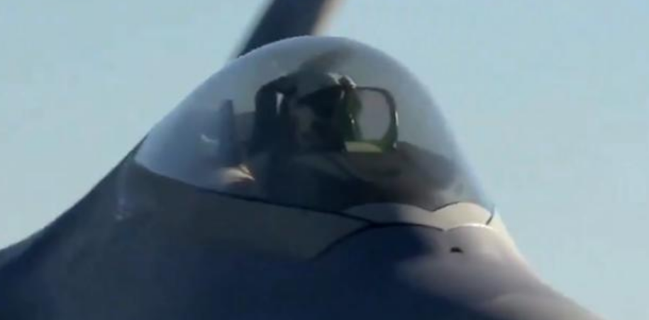 f22和j20的驾驶舱盖有什么不同?