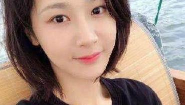 邓伦与杨紫树下灵修,网友却都在看杨紫的脚趾头