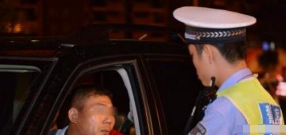 喝了一瓶啤酒之后,到底多久可以开车交警告诉