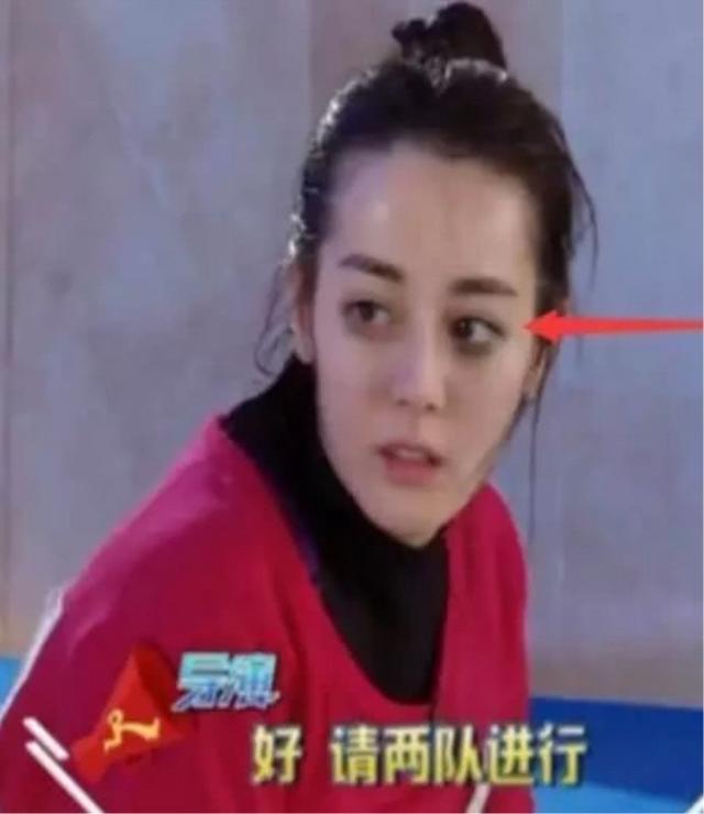 当明星脱了妆,张艺兴掉粉了,迪丽热巴变熊猫眼