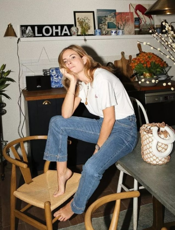 女直筒裤怎么搭配上衣好看