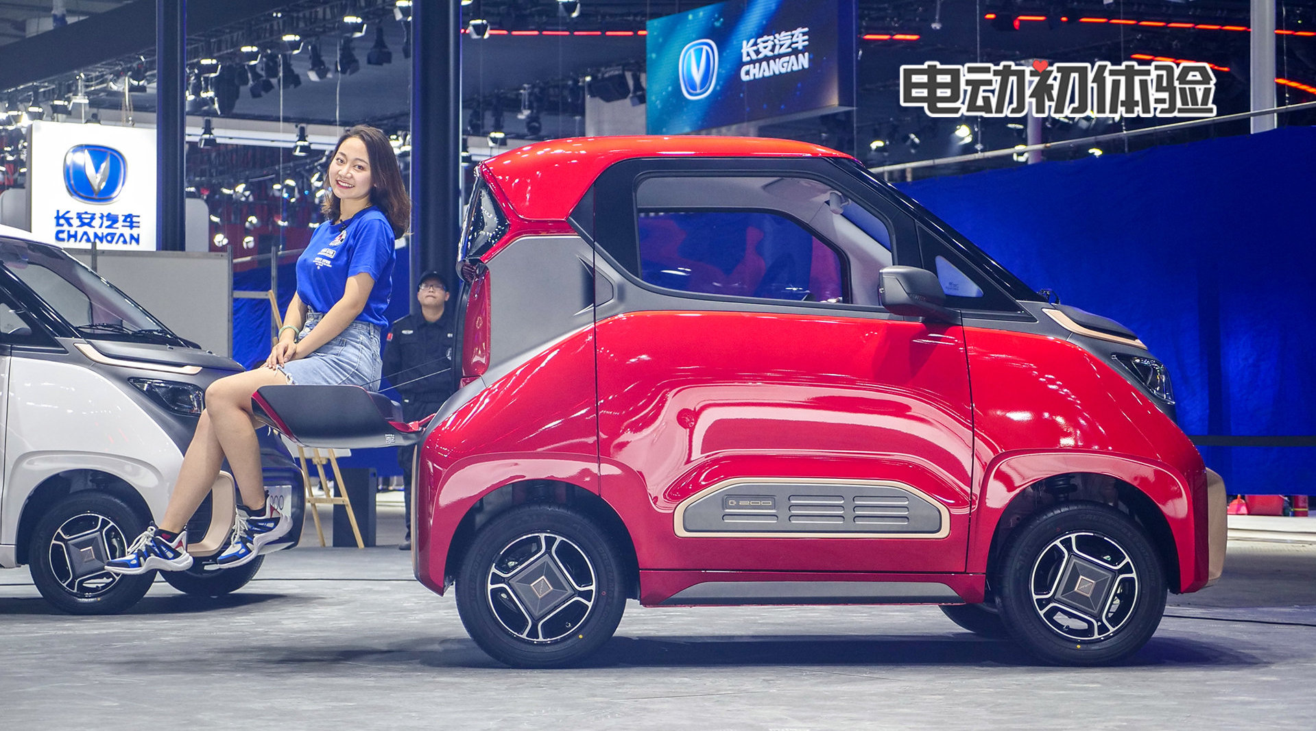 广州车展珠珠体验宝骏E200