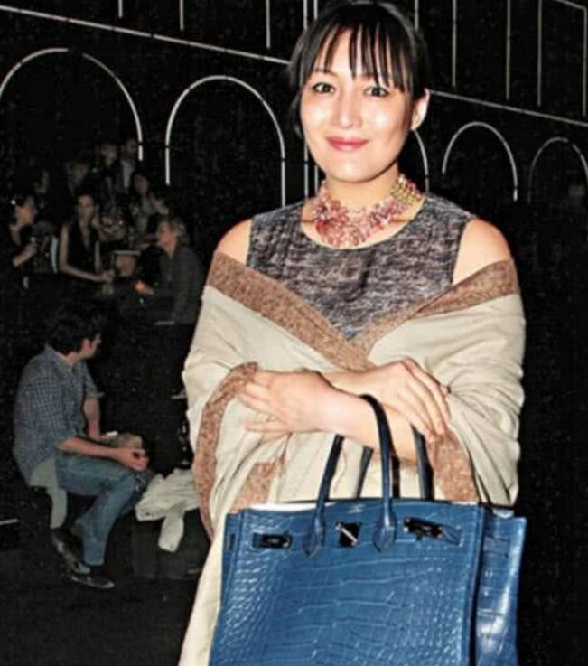 他被称为香港股坛狙击手35岁女儿无人敢娶,