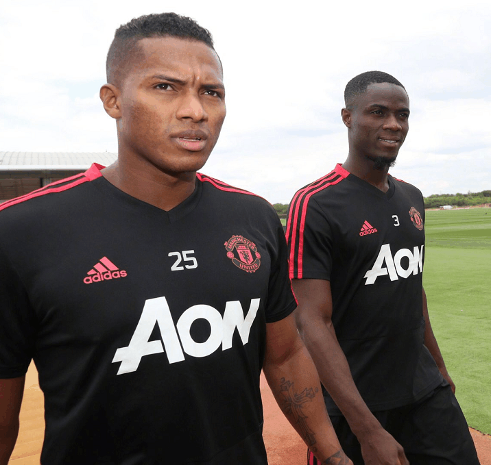 曼联发布季前训练照,桑切斯球衣号码引猜疑!