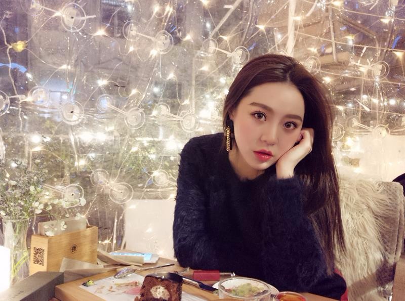 新生代歌手于果单曲《侧脸》受大学生热捧，圈粉无数!