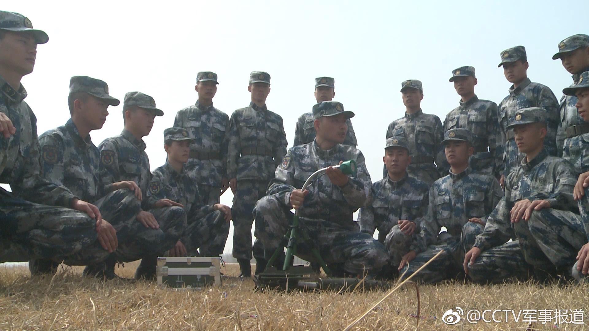 空军某训练基地:机场遭空袭破坏抢修教学演练