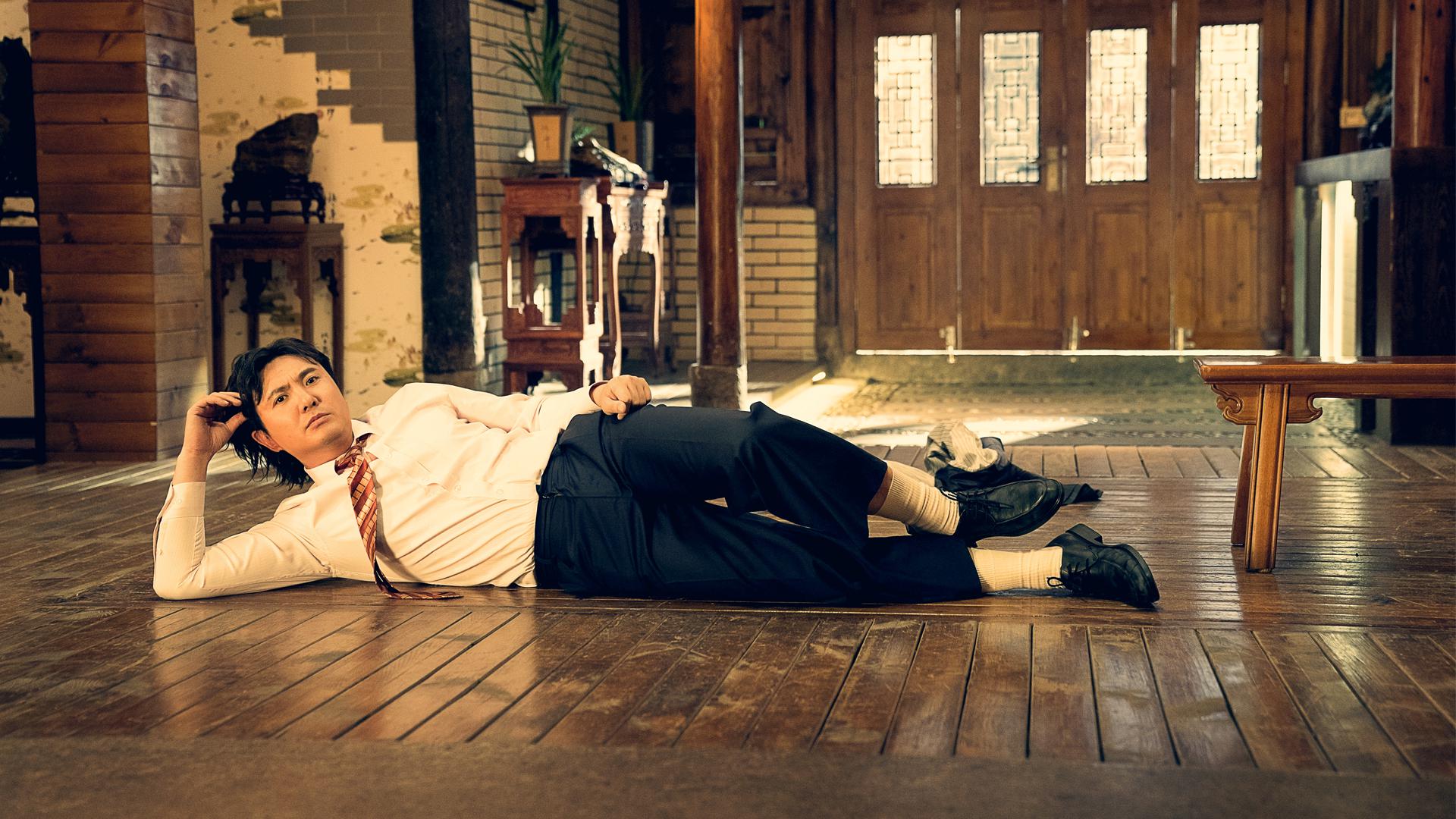 《西虹市首富》:我们到底该选择暴富童话还是有尊严的活着?