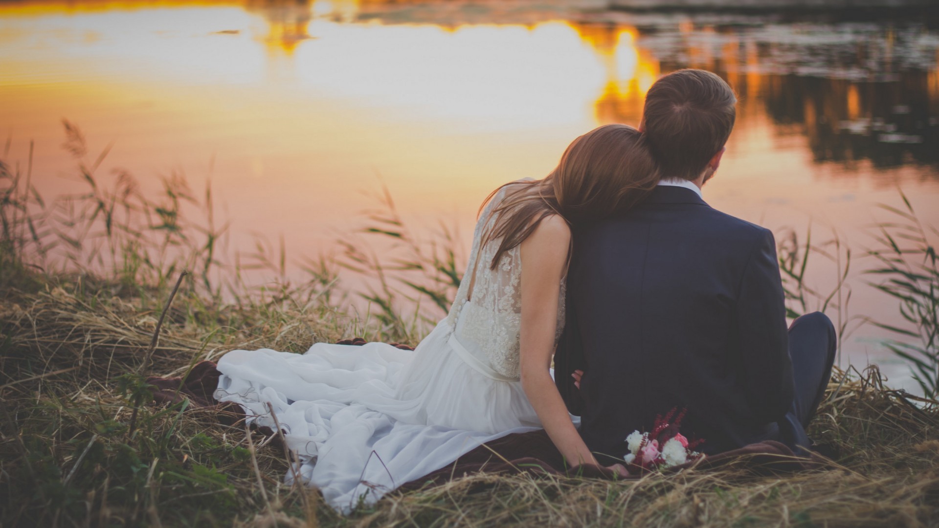 女方买房男方要求加自己名字,女方要求男方入