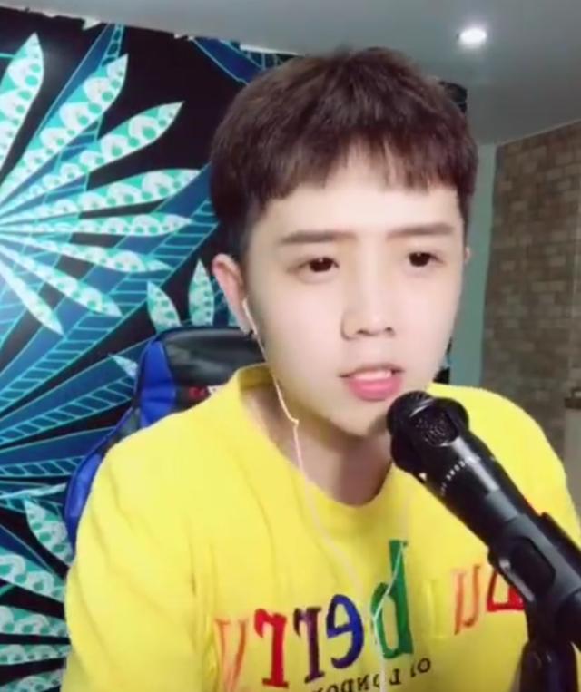 参加好声音被淘汰,抖音一首98k走红,座驾是劳