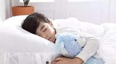 不良睡姿影响孩子长高,这几种睡姿是好是坏?