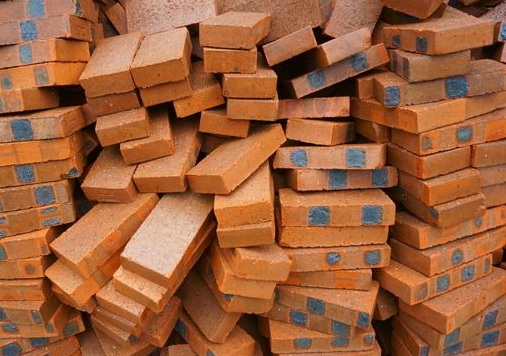 为什么不让用红砖盖房,看完专家说3大坏处,才