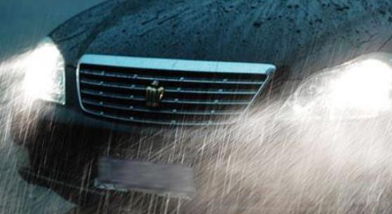 夜间开车三下双闪是啥意思?开车千万要切记这