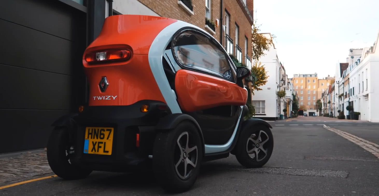 它是雷诺中的“SMART”，剪刀门设计，国内一般见不到