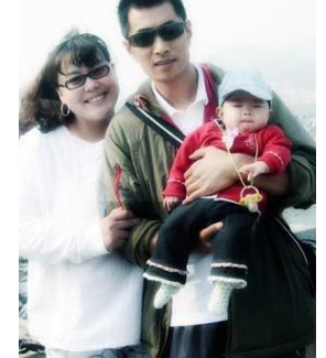 48岁李菁菁全家照,曾经胖嫂瘦成美妇,今二婚生