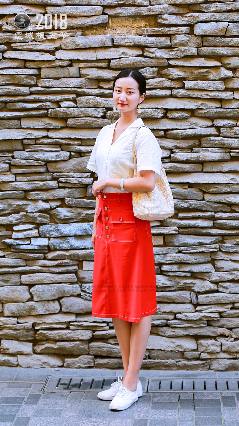 街拍:跟着三里屯潮拍美女来学日常淑女风穿搭