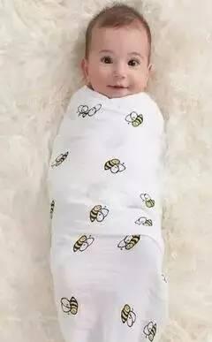 宝宝晚上哭闹睡不好, 月嫂妙招让宝宝睡大觉