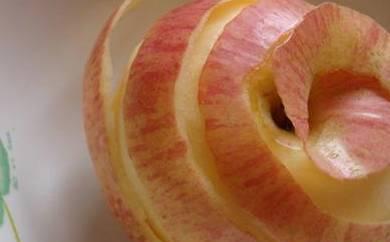 米其林三星主厨用25把刀炫刀工,中国人看到集