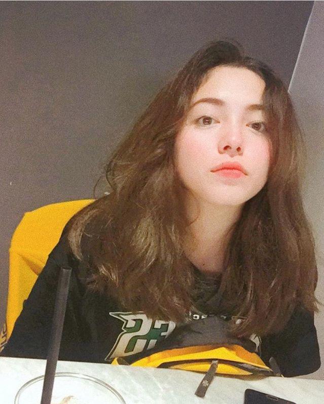 比起欧式眼和尖下巴,这些越南网红真是小清新