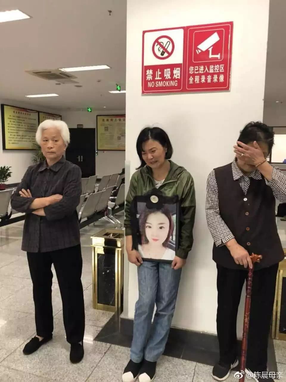 美女路虎车里被烧死案内幕,她有逃生机会吗?