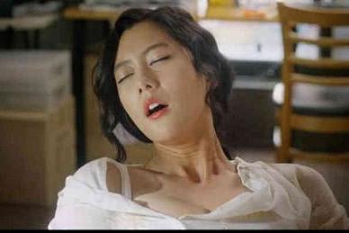 一个动作撑起了一部戏,李成敏的表情被称为经