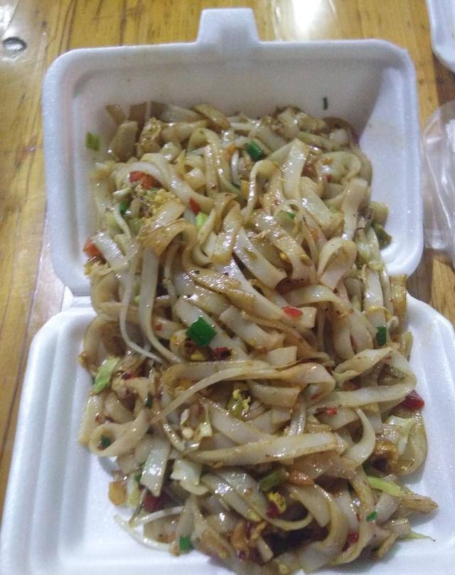 深圳夜市夫妇,卖炒米粉年入50万