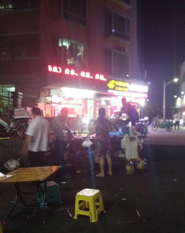 深圳夜市夫妇,卖炒米粉年入50万