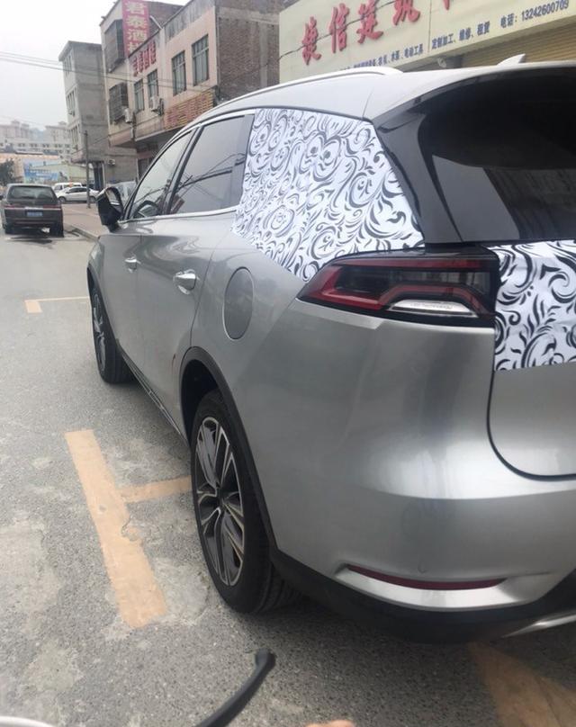 更加接近最终量产版!比亚迪唐二代混动悬浮式车顶实拍