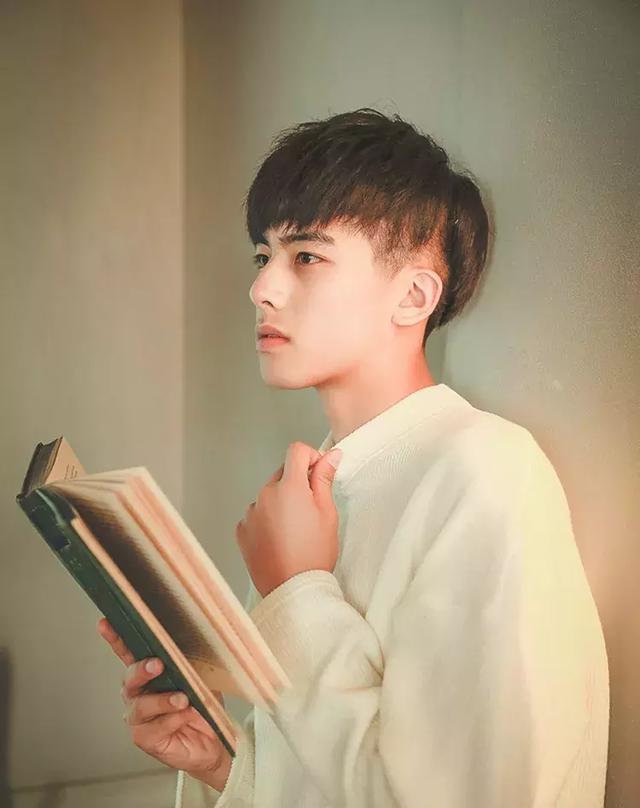 发际线高的男生,有什么发型可以拯救你的大额