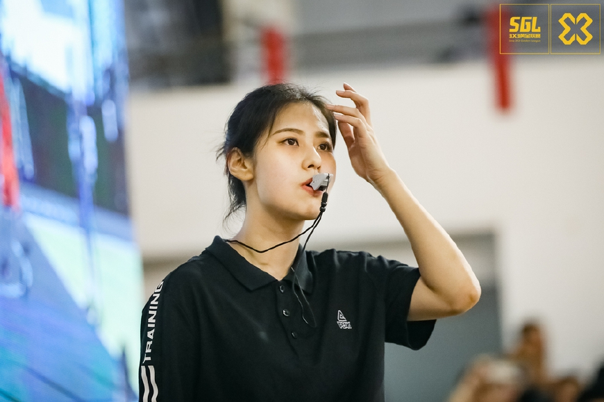 《这就是灌篮》一个最美女裁判，两个最美经理人，背景都不一般